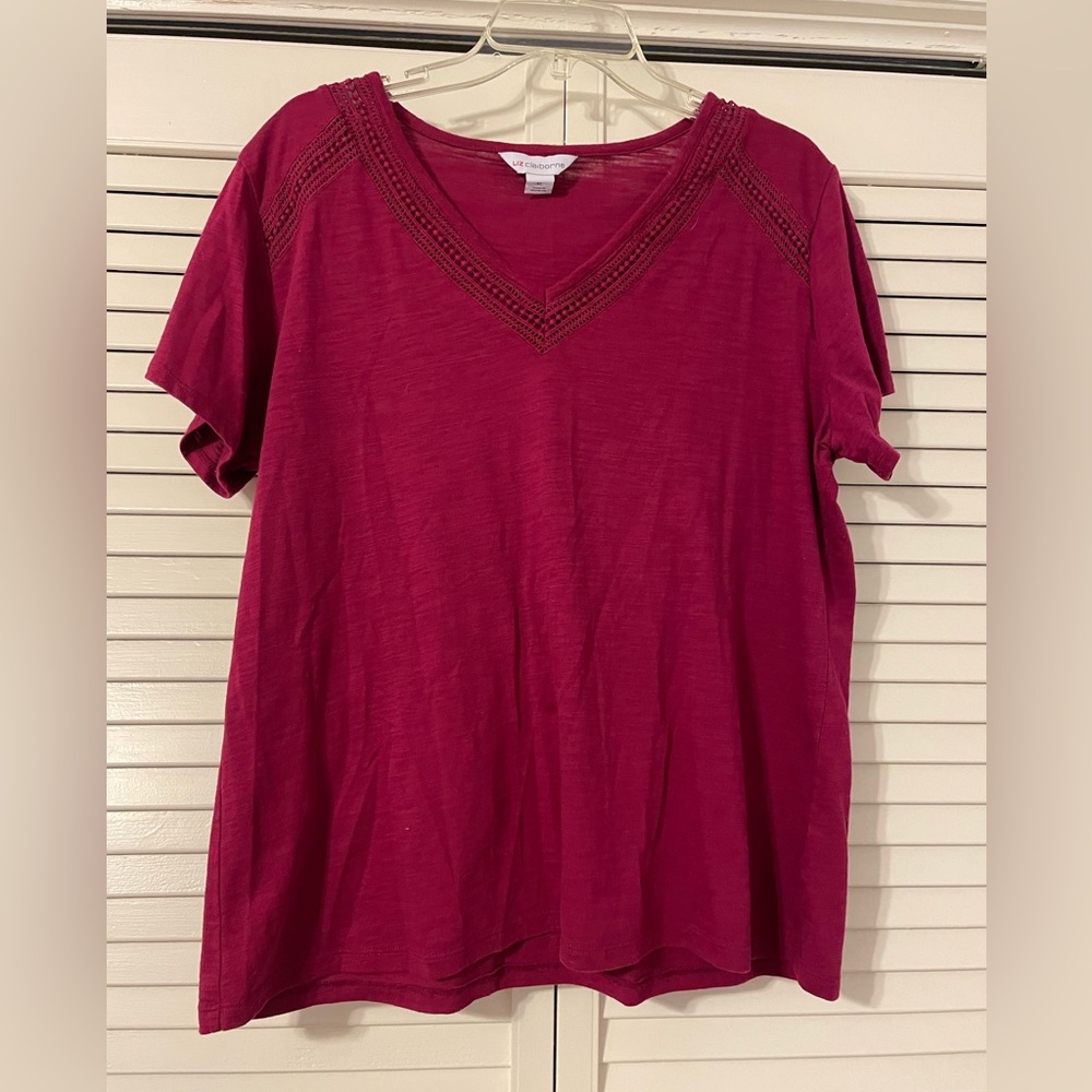 Woman’s XL burgundy top.